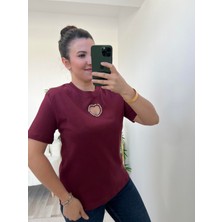 Bordo Taş Işlemeli Kalp Detaylı Tişört