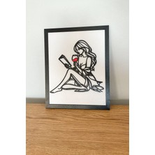 Modern Siyah Çerçeveli Ahşap Kitap Okuyan Kadın Tablosu | 3D Katmanlı Tasarım – 25X20 cm