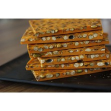 Kırma Bol Antep Fıstıklı Beyaz Çikolatalı Hediyelik Çikolata (500 Gr)