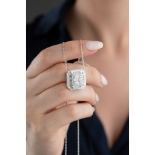 925 Ayar Gümüş Işıklı Baget Taşlı Pırlanta Montür Kolye