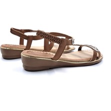 Guja G25Y122 Lastikli Taşlı 3 cm Alçak Topuklu Camel Bej Şık Sandalet