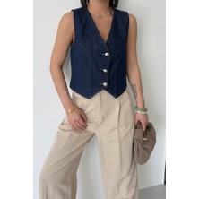 Düğmeli ve Kısa Boylu Dar Kalıplı Cepsiz Kolsuz Kadın Kot Yelek Slaplı Lacivert Denim