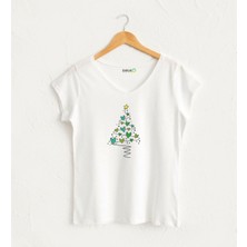 V Yaka Kadın Yılbaşı Ağaçlı Tasarım T-Shirt