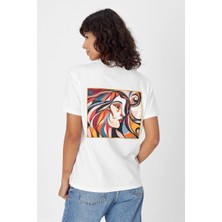 Yapay Zeka Tasarım Sırt Aplike Özel Baskılı %100 Pamuklu Penye Regular Fit T-Shirt (Pikasso)