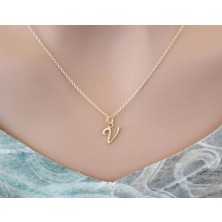 V Harf 14 Ayar Altın Kolye