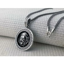 Yuvarlak Aslan Figürlü Kral Zincirli  925 Ayar Gümüş Erkek Kolye