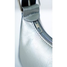 Kadın El ve Omuz Çantası Parlak Yüzey Yeni Sezon Şık Tasarım EN:20CM YÜKSEKLIK:24CM