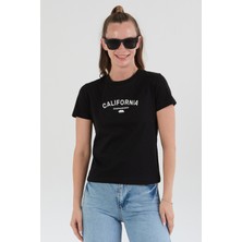 California Kabartma Baskılı Bisiklet Yaka Tişört