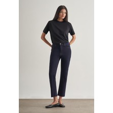 Mizalle Kesikli Mom Fit Denim Kadın Pantolon Modern Kesim Lacivert %99 Pamuklu Rahat Kullanım