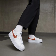 DQ7571-100 Blazer Low Plaform Ess Sneaker