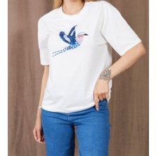 Beyaz Kuş Baskılı Taş Detaylı Kısa Kollu T-Shirt