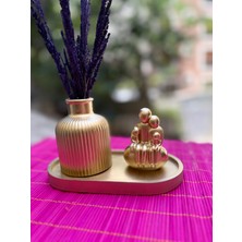 Altın Renk Dekoratif Vazo ve 4 Kişi Aile Temalı Biblo Seti – Kuru Çiçek ile Masa Üstü Süs