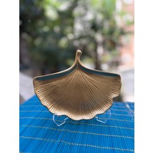 Altın Renk Yelpaze Yaprak Formunda Dekoratif Tepsi – Modern Masa Üstü Süsleme ve Sunum Takı Tabağı