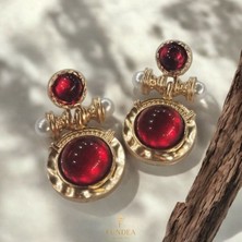 Sonsuz Akşam Küpesi Kırmızı Renk Inci Detaylı Çelik Vintage taşlı parlak küpe ışıltılı ve zarif retro model yaz sezonu modern gösterişli şık takı