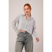 Gelirr Crop Model Cepli ve Çizgili Beyaz Gömlek