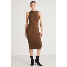 Grimelange PANNI Kadın Bisiklet Yaka Kolsuz Slim Fit Midi Kahverengi Elbise