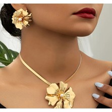 Kadın Gold Çiçek Formlu Inci Detaylı Takı Seti – Kolye ve Küpe 2’li Kombin