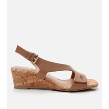 Hotiç Kadın Deri Bej Kemerli Dolgu Topuklu Sandalet