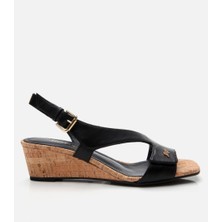 Hotiç Kadın Deri Siyah Kemerli Dolgu Topuklu Sandalet