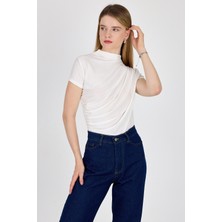 Beyaz Kısa Kol Büzgülü Sandy Bluz 2417
