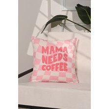 Mama Needs Coffee Pembe Damalı Espirili Kırlent Kılıfı – 43X43CM
