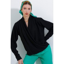 Arben Boutique Siyah Kruvaze Yaka Dökümlü Saten Bluz 0492