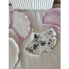El Yapımı Minimalist Beyaz Ginkgo Yaprağı Takı & Sunum Tabağı