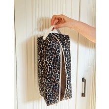Baby Kangaroo Leopar Desenli Kapitoneli Airwrap Uyumlu Saç Şekillendirici Çantası – Geniş Hacimli, Fermuarlı, Pamuk Astarlı, Taşınabilir Makyaj ve Bakım Organizeri (35X14X12 Cm)