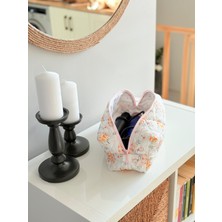 Baby Kangaroo Ördek Desenli Beyaz Su Geçirmez Kapitoneli Airwrap Uyumlu Saç Şekillendirici Çantası – Geniş Hacimli, Fermuarlı, Pamuk Astarlı, Yıkanabilir Bakım Organizeri (35X14X12 Cm)