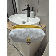Baby Kangaroo Sarı Güneş Nakışlı Mavi Pötikareli Dyson Airwrap ve Airstyl Uyumlu Saç Şekillendirici Çantası – Geniş Hacimli, Fermuarlı, Pamuk Astarlı, Yıkanabilir valiz Organizeri (35X14X12 Cm)