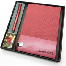 Signator® Codex | N146 Kişiye Özel Defterli Set - Isme Özel Kırmızı Kalem + Isme Özel Kırmızı Defter + Isme Özel Çakmak | Isme Özel Kutusunda Hediyelik Set