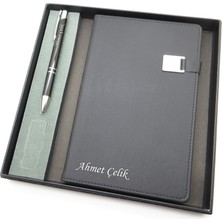 Signator® Codex | N123 Kişiye Özel Defterli Set - Isme Özel Siyah Kalem + Isme Özel Siyah Defter | Isme Özel Kutusunda Hediyelik Set
