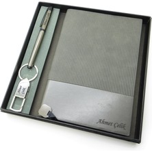 Signator® Codex | N373 Kişiye Özel Defterli Set - Isme Özel Gri Kalem + Isme Özel Gri Defter + Isme Özel Anahtarlık | Isme Özel Kutusunda Hediyelik Set