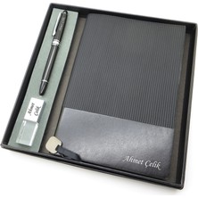 Signator® Codex | N371 Kişiye Özel Defterli Set - Isme Özel Siyah Kalem + Isme Özel Siyah Defter + Isme Özel 32 GB USB Bellek | Isme Özel Kutusunda Hediyelik Set