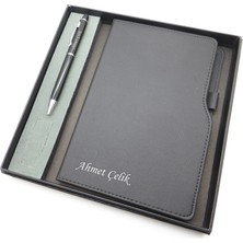 Signator® Codex | N171 Kişiye Özel Defterli Set - Isme Özel Siyah Kalem + Isme Özel Siyah Defter | Isme Özel Kutusunda Hediyelik Set