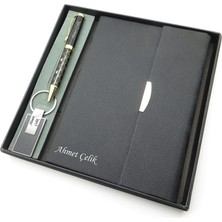 Signator® Codex | N333 Kişiye Özel Defterli Set - Isme Özel Siyah Kalem + Isme Özel Siyah Defter + Isme Özel Anahtarlık | Isme Özel Kutusunda Hediyelik Set