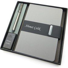 Signator® Codex | N225 Kişiye Özel Defterli Set - Isme Özel Gri Kalem + Isme Özel Gri Defter + Isme Özel Siyah Çakmak | Isme Özel Kutusunda Hediyelik Set