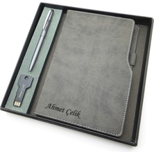 Signator® Codex | N234 Kişiye Özel Defterli Set - Scrikss Isme Özel Gri Kalem + Isme Özel Gri Defter + Isme Özel 32 GB USB Bellek| Isme Özel Kutusunda Hediyelik Set