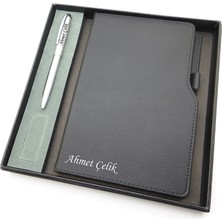 Signator® Codex | N236 Kişiye Özel Defterli Set - Scrikss Isme Özel Gri Kalem + Isme Özel Siyah Defter | Isme Özel Kutusunda Hediyelik Set