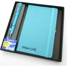 Signator® Codex | N304 Kişiye Özel Defterli Set - Isme Özel Açık Mavi Dolma Kalem + Isme Özel Turkuaz Defter + Yedek Kartuş| Isme Özel Kutusunda Hediyelik Set