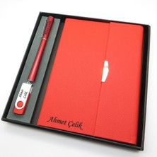 Signator® Codex | N204 Kişiye Özel Defterli Set - Isme Özel Kırmızı Kalem + Isme Özel Kırmızı Defter + Isme Özel 32 GB USB Bellek| Isme Özel Kutusunda Hediyelik Set