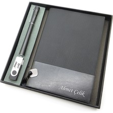Signator® Codex | N152 Kişiye Özel Defterli Set - Isme Özel Siyah Kalem + Isme Özel Siyah Defter + Isme Özel 32 GB USB Bellek| Isme Özel Kutusunda Hediyelik Set