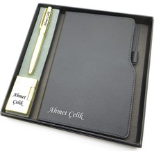 Signator® Codex | N354 Kişiye Özel Defterli Set - Isme Özel Gold Kalem + Isme Özel Siyah Defter + Isme Özel Gold Çakmak | Isme Özel Kutusunda Hediyelik Set