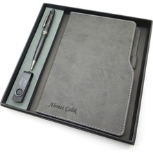 Signator® Codex | N362 Kişiye Özel Defterli Set - Isme Özel Siyah Kalem + Isme Özel Siyah Defter + Isme Özel 32 GB USB Bellek | Isme Özel Kutusunda Hediyelik Set