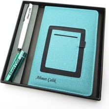 Signator® Codex | N352 Kişiye Özel Defterli Set - Isme Özel Beyaz Kalem + Isme Özel Turkuaz Defter + Isme Özel Yeşil Çakmak | Isme Özel Kutusunda Hediyelik Set