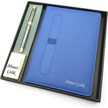Signator® Codex | N344 Kişiye Özel Defterli Set - Isme Özel Gri Kalem + Isme Özel Mavi Defter + Isme Özel Gold Çakmak | Isme Özel Kutusunda Hediyelik Set