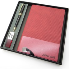 Signator® Codex | N370 Kişiye Özel Defterli Set - Isme Özel Siyah Kalem + Isme Özel Kırmızı Defter + Isme Özel 32 GB USB Bellek | Isme Özel Kutusunda Hediyelik Set