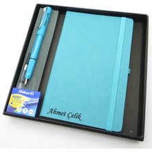 Signator® Codex | N305 Kişiye Özel Defterli Set - Isme Özel Açık Mavi Dolma Kalem + Isme Özel Turkuaz Defter + Yedek Kartuş| Isme Özel Kutusunda Hediyelik Set