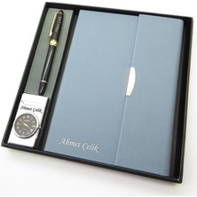 Signator® Codex | N338 Kişiye Özel Defterli Set - Isme Özel Siyah Kalem + Isme Özel Açık Mavi Defter + Isme Özel Gümüş Çakmak | Isme Özel Kutusunda Hediyelik Set