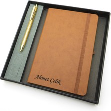 Signator® Codex | N251 Kişiye Özel Defterli Set - Isme Özel Gold Kalem + Isme Özel Kahverengi Defter | Isme Özel Kutusunda Hediyelik Set